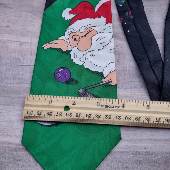Hallmark Golf Men's Vintage Santa Claus Golf Tie - Picture 5 of 6